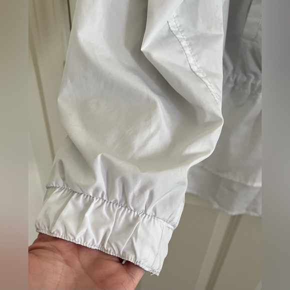 GAP Body Women’s White Lined Windbreaker with Hood; Size Medium. - Picture 3 of 9